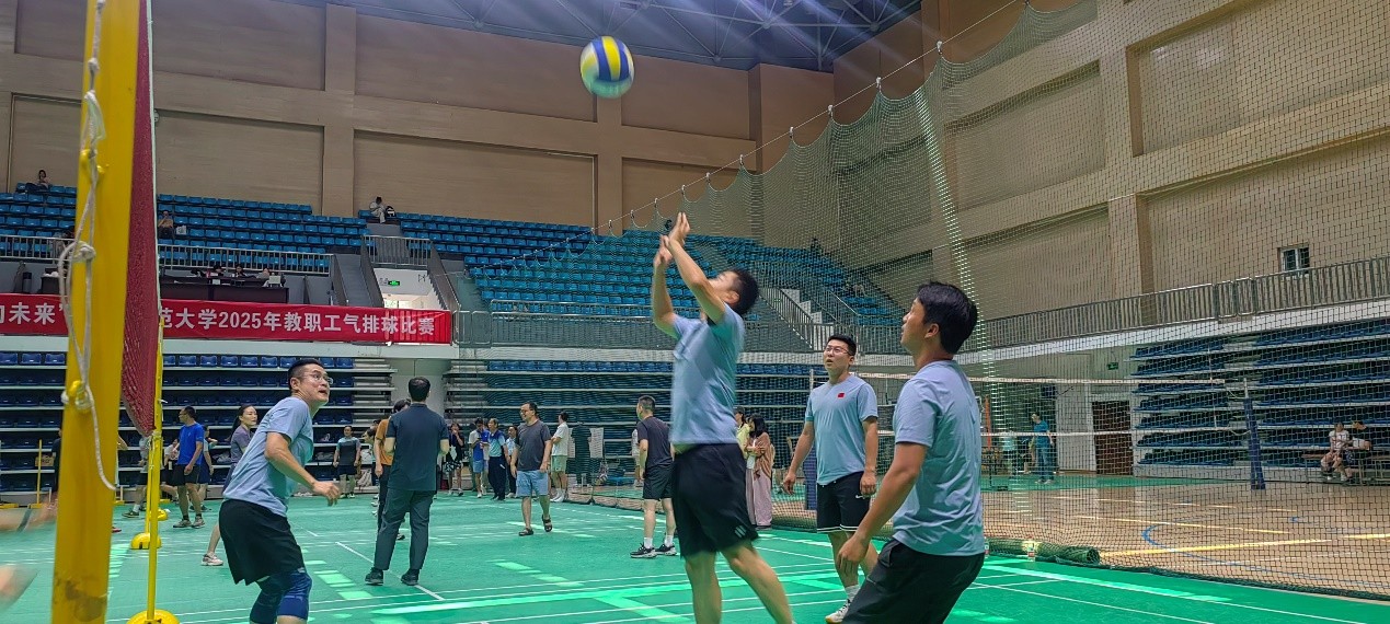 20250611实验小学“虽未摘金，未来可期” (7).jpg