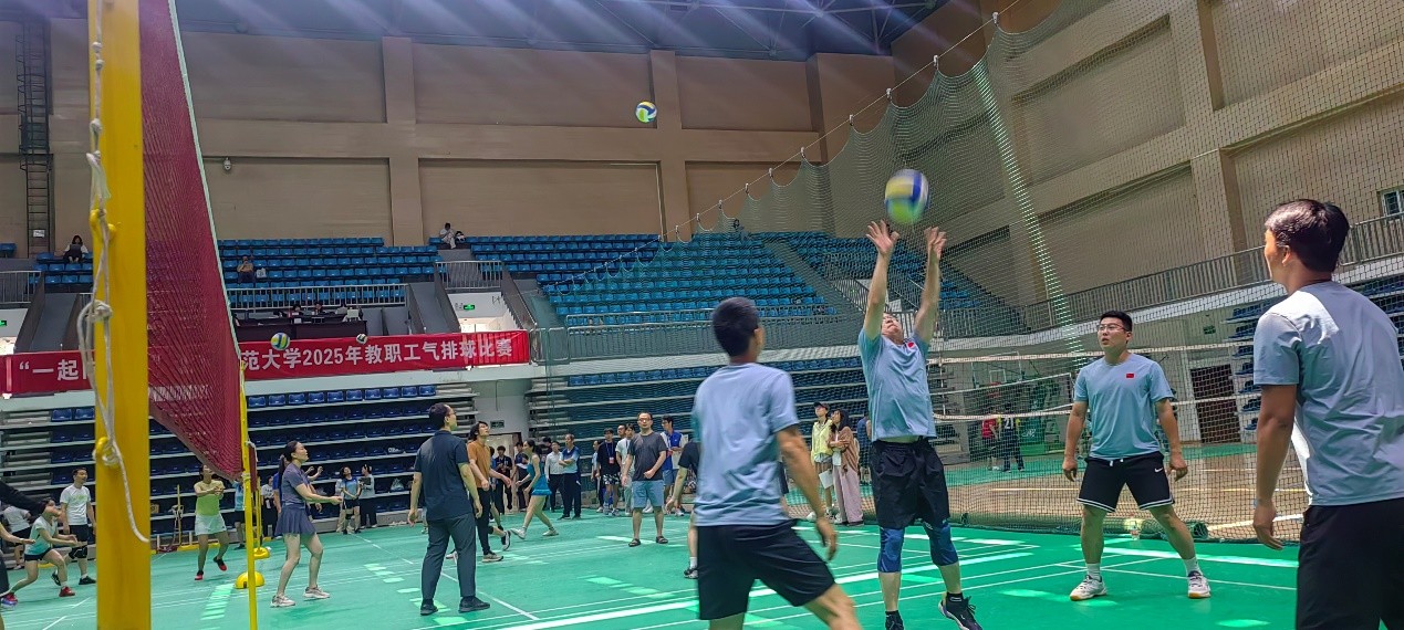 20250611实验小学“虽未摘金，未来可期” (8).jpg