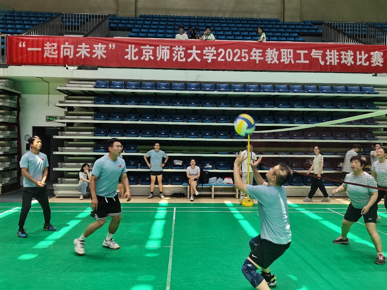 20250611实验小学“虽未摘金，未来可期” (2).jpg