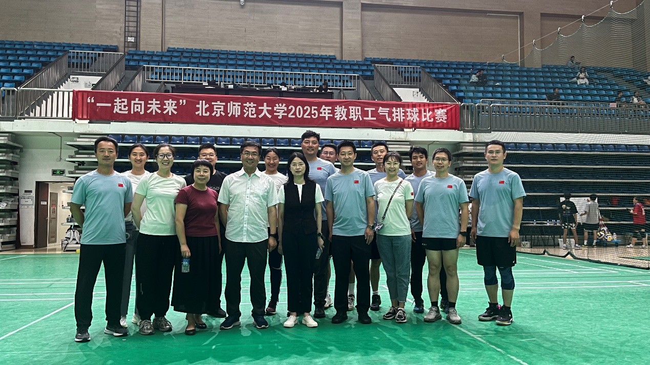 20250611实验小学“虽未摘金，未来可期” (1).jpg